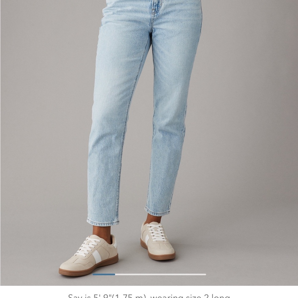 American Eagle Outfitters Light Wash strigid Jeans size 6